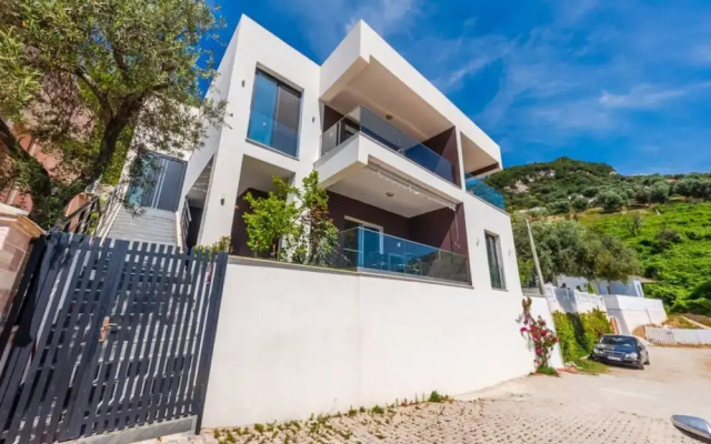 Exclusive Seafront Apartments Apartment 1