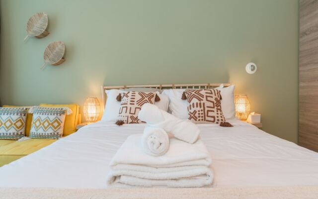 Stunning Apt Marina view with Balcony