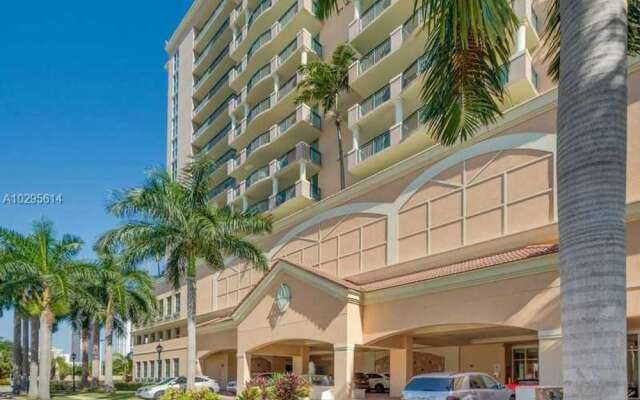 Stylish Modern 2bd 2bth Apt Near the Beach