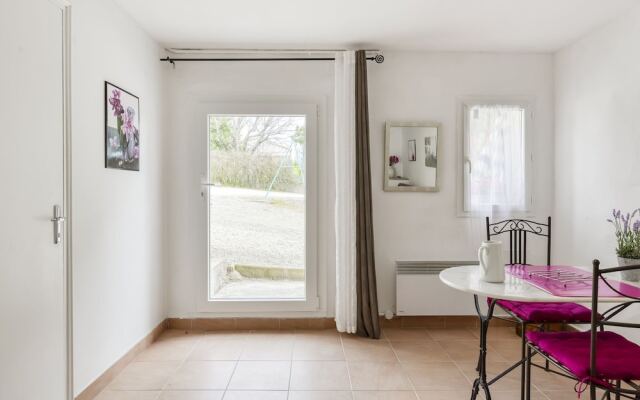 Inviting Holiday Home in Rasteau Near Vaison la Romaine
