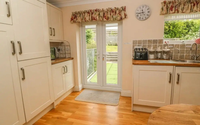 2 Riverside Cottages