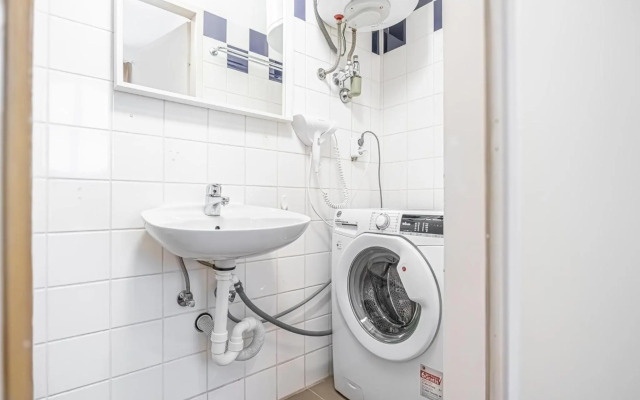 Comfortable 2BR Apt. Central and Well Connected