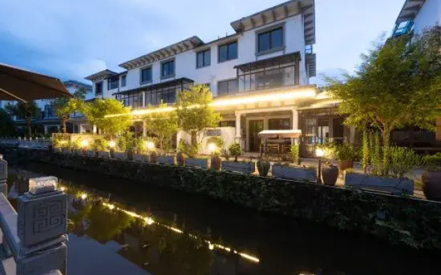 Tengchongxi Water Garden Hot Spring Homestay