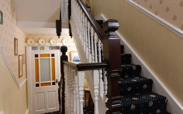 Crescent Lodge Guest House