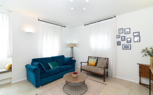 Rabin Square by TLV2RENT