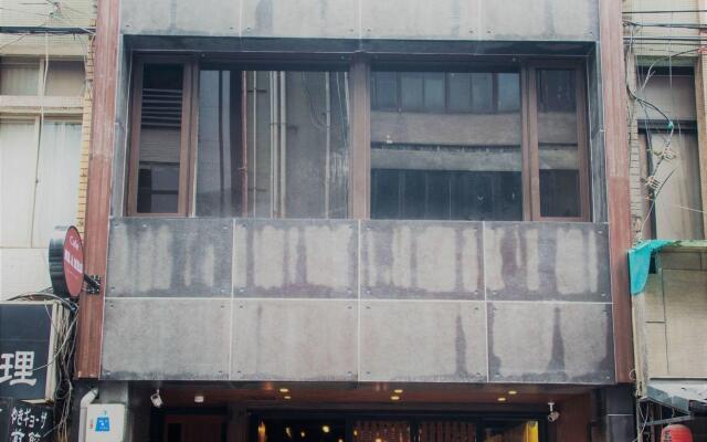 O2 Hotel M12