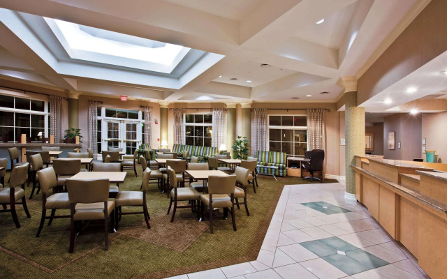 La Quinta Inn & Suites by Wyndham USF (Near Busch Gardens)