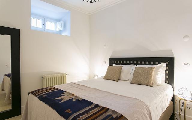 JOIVY Stunning 2BR Apt w/garden, by the Avenida subway & Botanical Garden of Lisbon