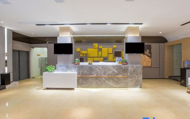 iu Hotel (Duyun Grand Cross Shiban Street)
