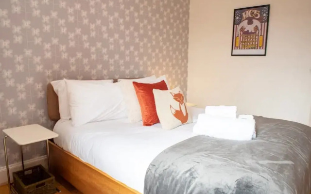 Charming 2-bedroom apt in the Heart of West End