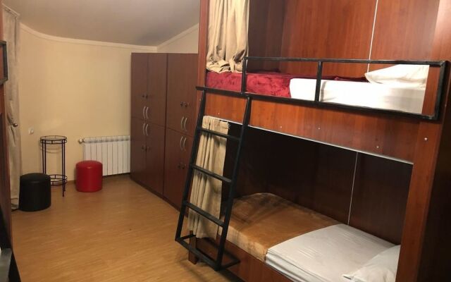 Ms Jackson Guesthouse  Hostel