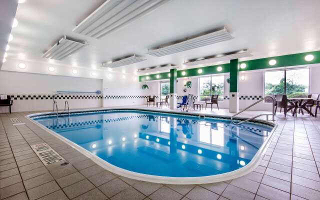 Comfort Suites Rochester Henrietta University Area