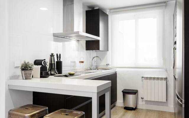 Jose Abascal Apartment by Flatsweethome