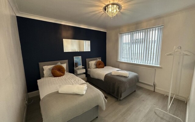 Comfortable and Stylish 3BD House in Luton