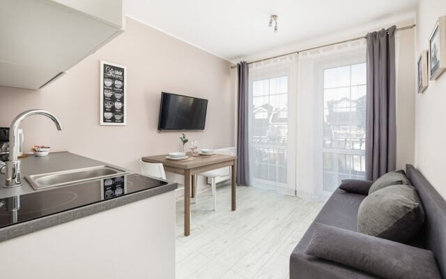 Nadbrzeżna Apartment by Renters
