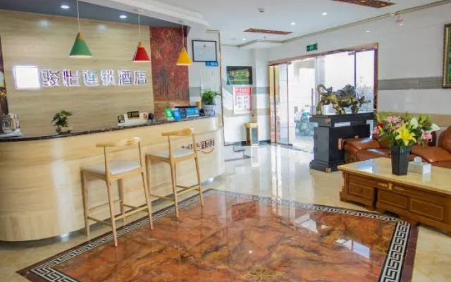 Junyi Chain Hotel (Nanjing South Railway Station Hongyun Avenue Subway Station)