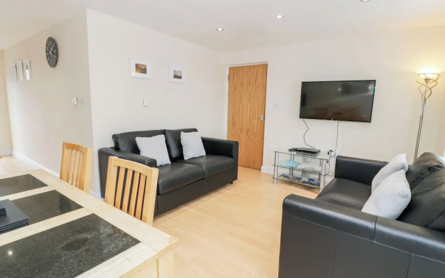 Whistle Stop Apartment