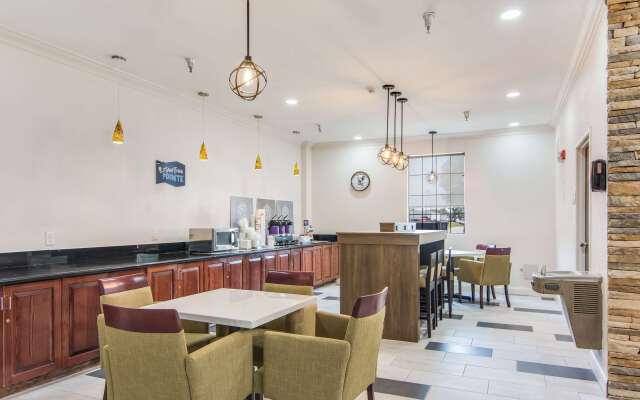 Clarion Pointe South Boston - Danville East