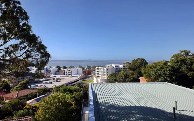 Sunset Towers, Unit 11/25 Donald Street