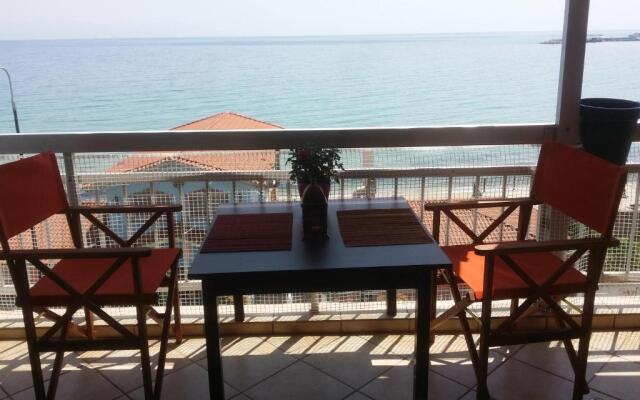 Simplicity by the Sea - 87309