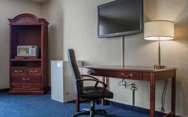 Quality Hotel & Suites