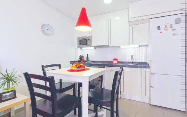 Seaview modern beach apartment