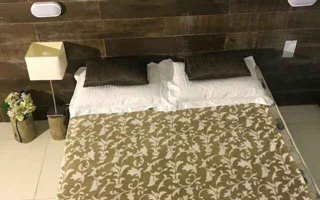 Sunset Lounge Hotel