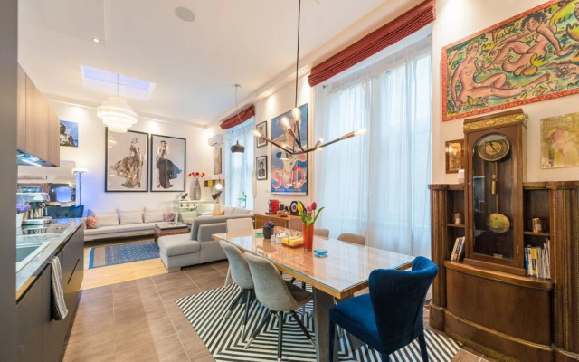 Venus Apartments - The Actor´s Den