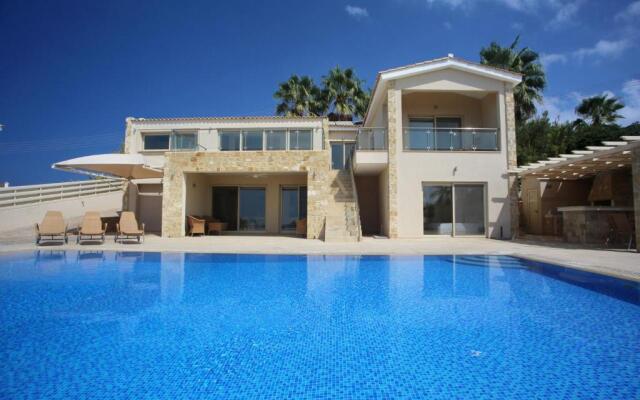 Seafront 5 Bedroom Villa Paradise in Sea Caves