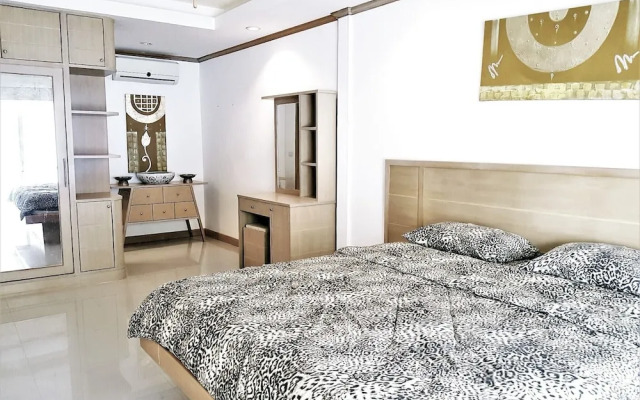 Sea View Corner Condo Jomtien