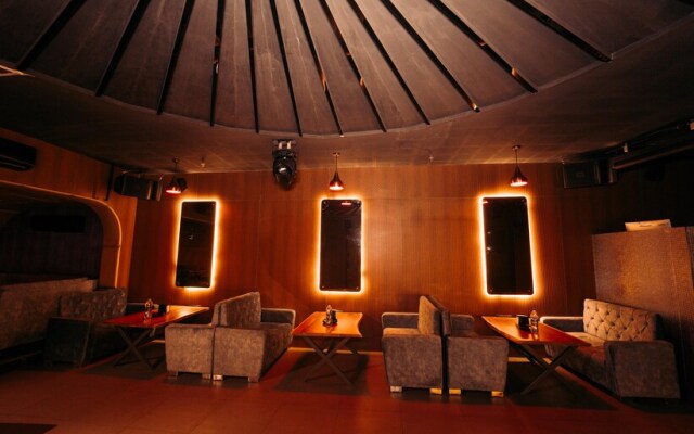 Hotel kaki