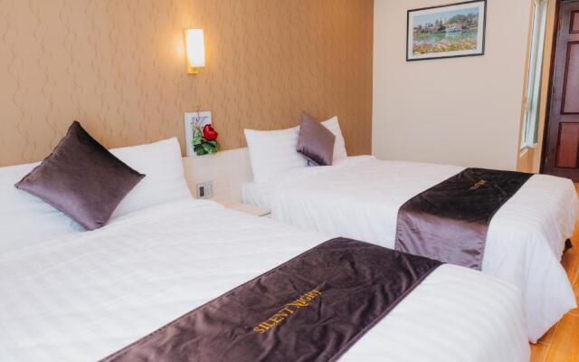 Silent Night Dem Lanh Hotel
