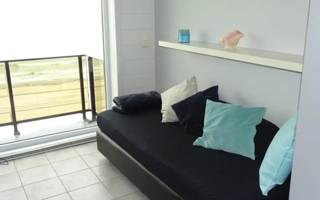 Renovated studio direct Seaview