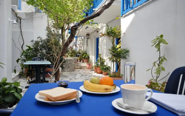 Barbouni Hotel & Studios