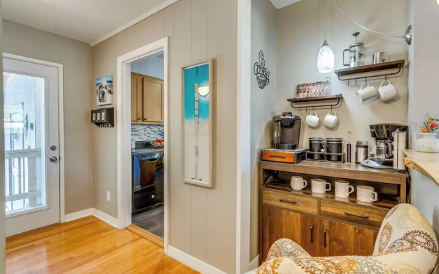 Pet-friendly Pensacola Home w/ Sunny Backyard!