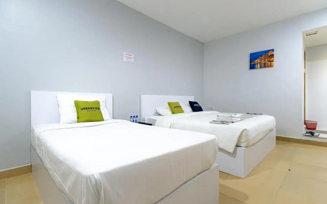 Urbanview Hotel Crystal Nagoya Batam by RedDoorz