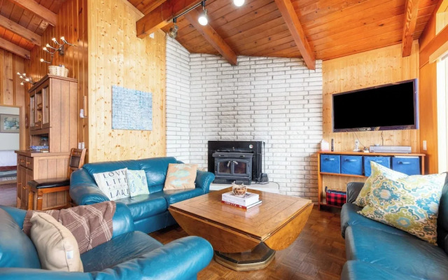 Goss Lake Getaway by Avantstay Lakefront Escape