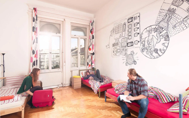 Pal's Hostel & Apartments