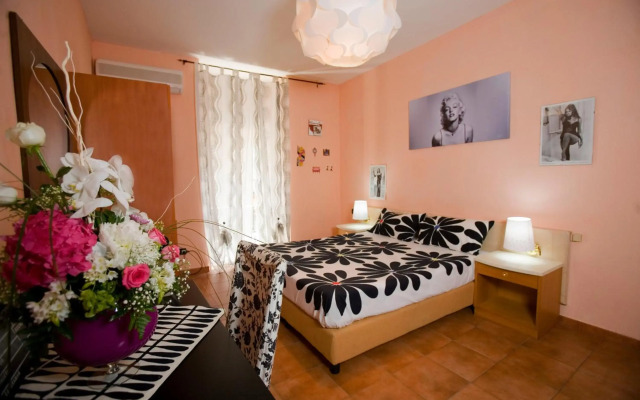 Hotel Cine Holiday