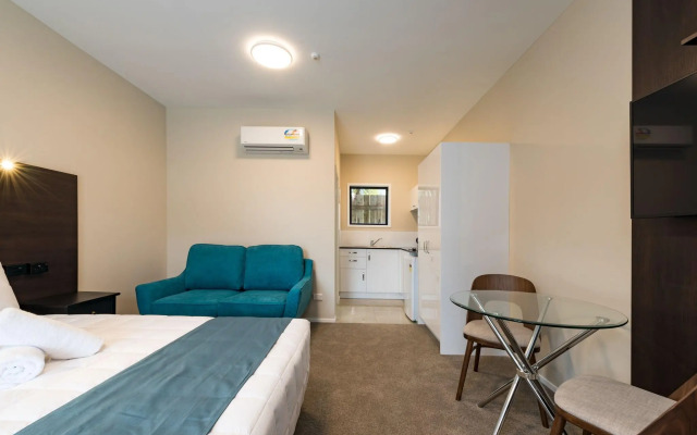 Dolphin Motel