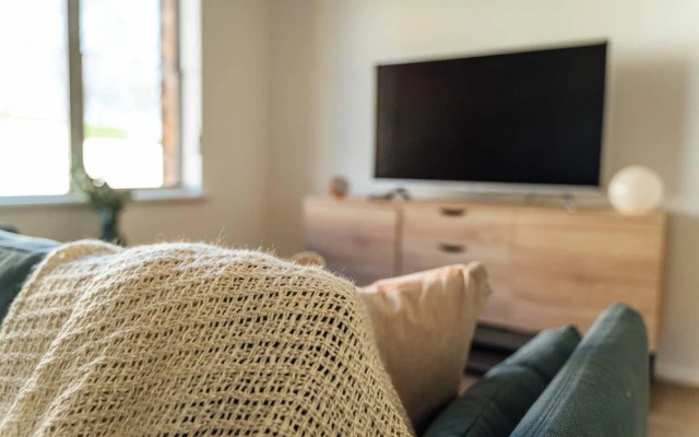 Sahara on Anzac-Close to Airport, city & beach!