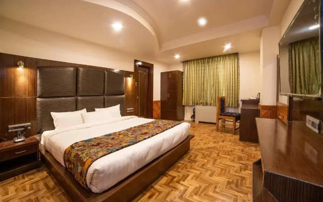 Opera Inn by OYO Rooms