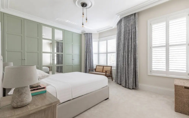 Crondace Road by Onefinestay