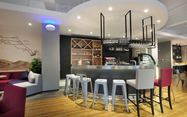 Отель Campanile Xi'an Bell Tower