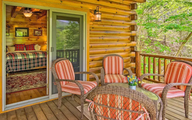 Hike, Fish & Golf: Burnsville Retreat w/ Deck! - фото 4