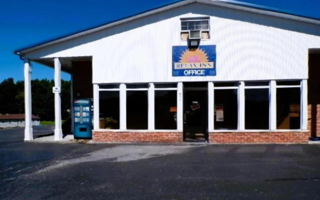 Hotel O Relax Inn Lewisburg near I-64