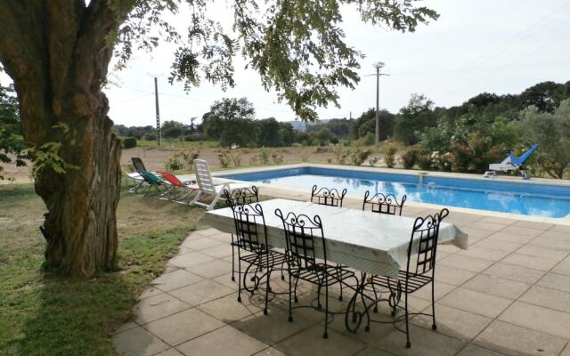 Villa With 3 Bedrooms In La Tour D'aigues, With Private Pool, Furnished Garden And Wifi