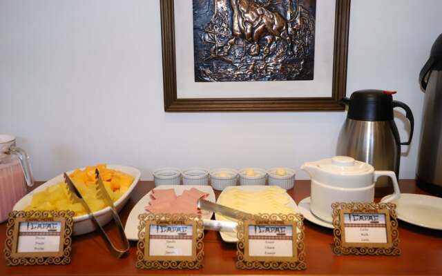 Capac Hotel II