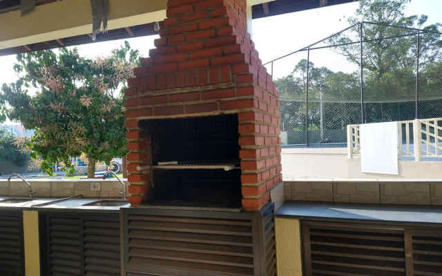 Apartamento Centro de Bertioga 100MTS da praia.