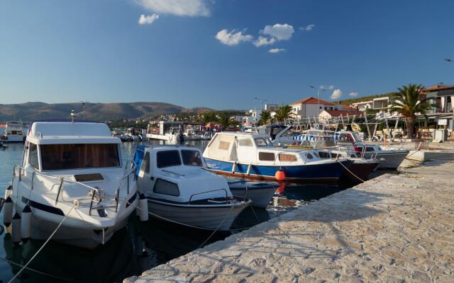 Apartment Matea 220m From the Beach